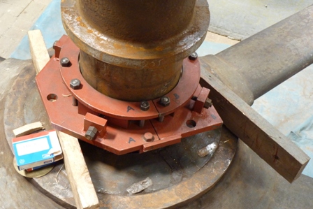 Rotaing hub and bottom bearing 