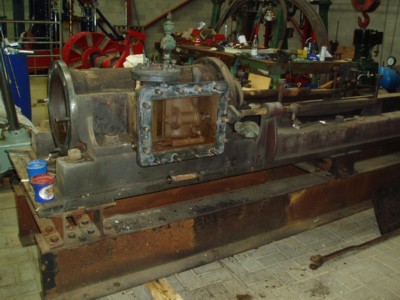 QH Engine - Slide valve cover removed